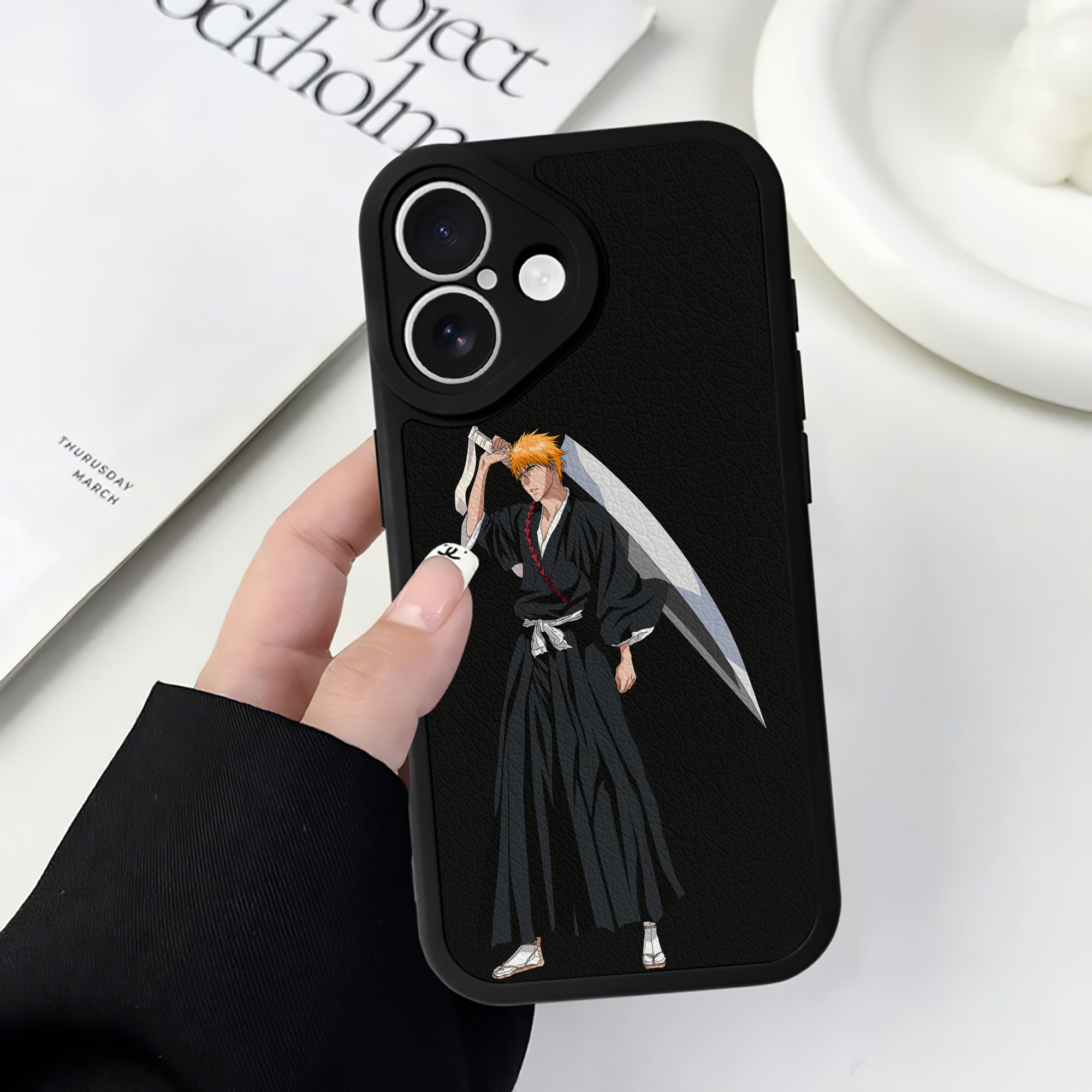 （画像用） ブリーチ 黒崎一護（くろさき いちご）BLEACH Kurosaki Ichigo 【iPhone 16シリーズ対応】シリコンスマホケース（レザー調） 材質：シリコン